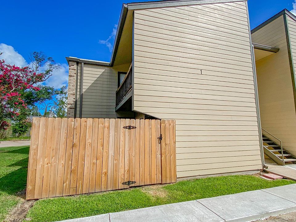 1st image of 1020 W McNeese St APT 1A
