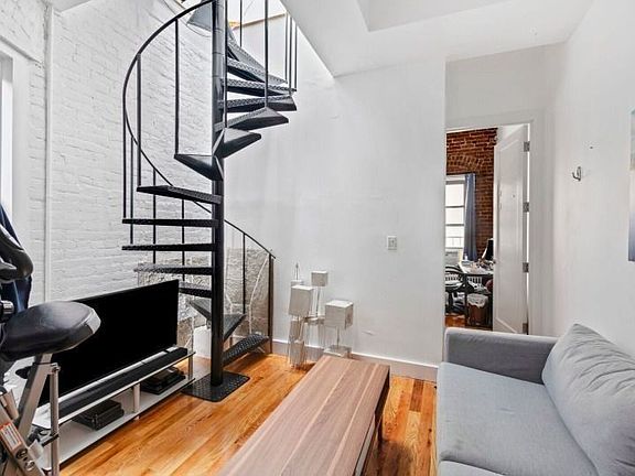 2nd image of 26 Vandam St APT 5RE
