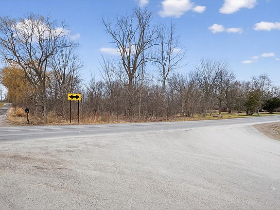 2nd image of 680 N Territorial Rd W