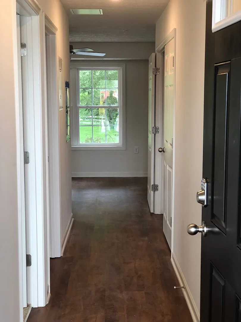 One Bedroom Garden Apartment — Photo 2