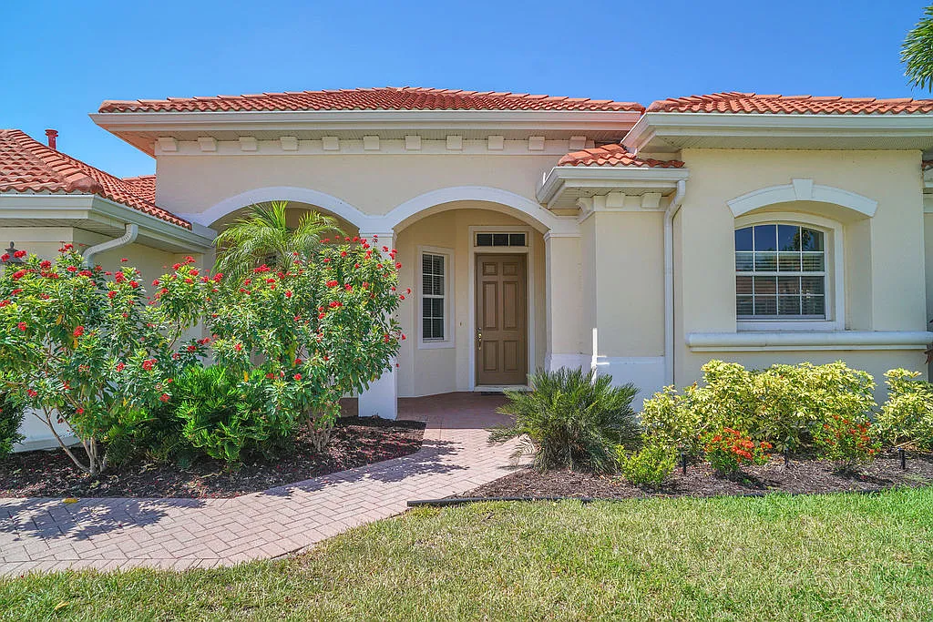 257 Montelluna Dr — Photo 4