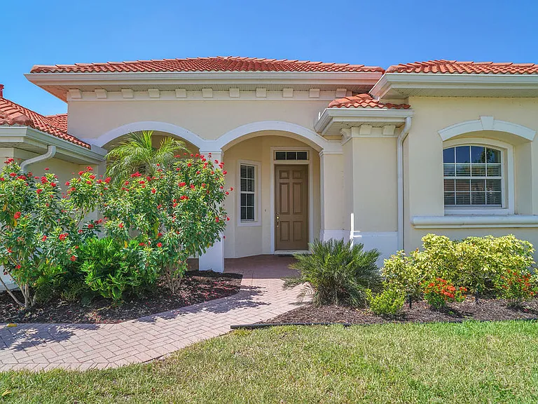 257 Montelluna Dr — Photo 4