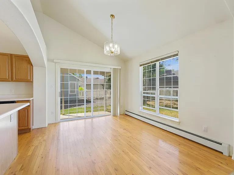 712 E Harbor Cir — Photo 8