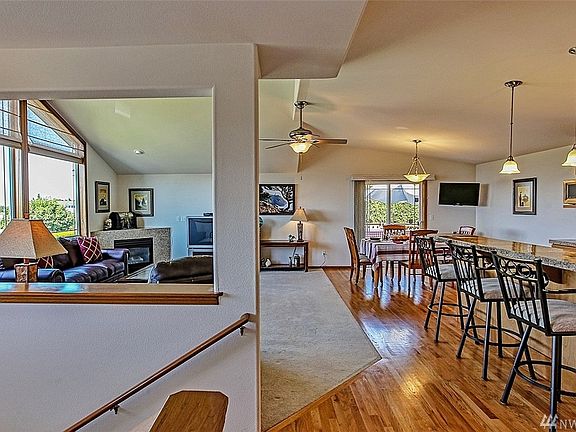 3rd image of 649 Medallion Pl E