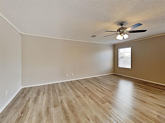 3rd image of 1688 Wildrose Dr