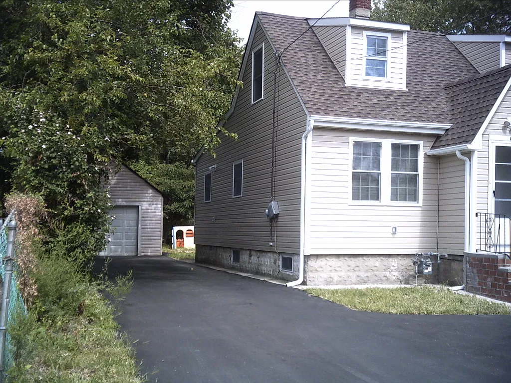 4 bed, 1165 sqft, $4,200 — Photo 2