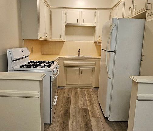 3rd image of 275 S Marengo Ave #28