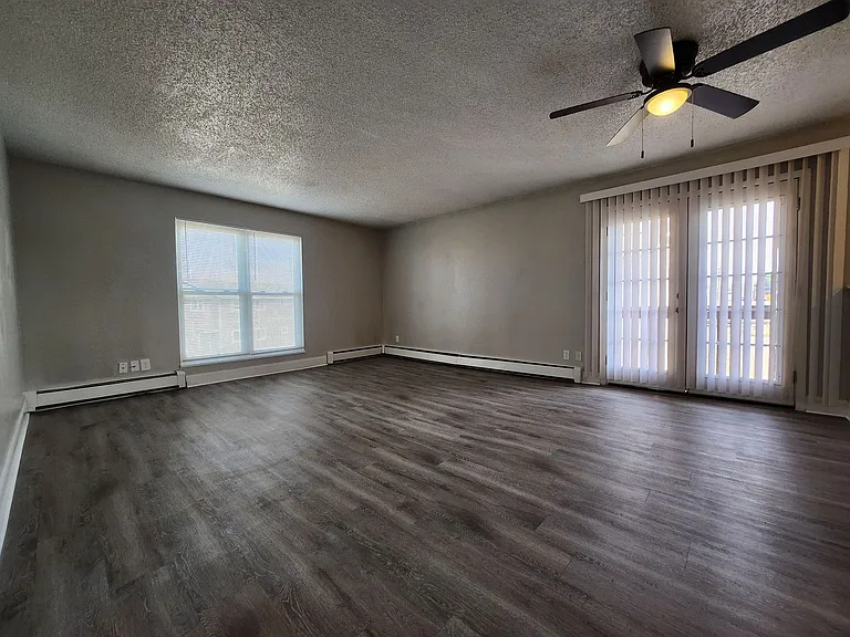 4420 Loomis Ave #4 — Photo 8