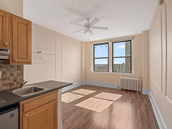 4th image of 1324 Locust St #1524A