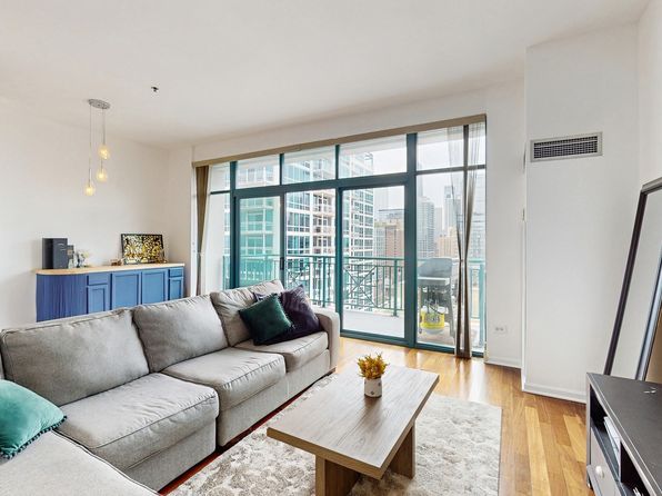 340 W Superior St APT 1602, Chicago, IL 60654