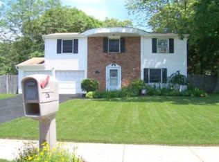 47 Imperial Dr, Selden, NY 11784
