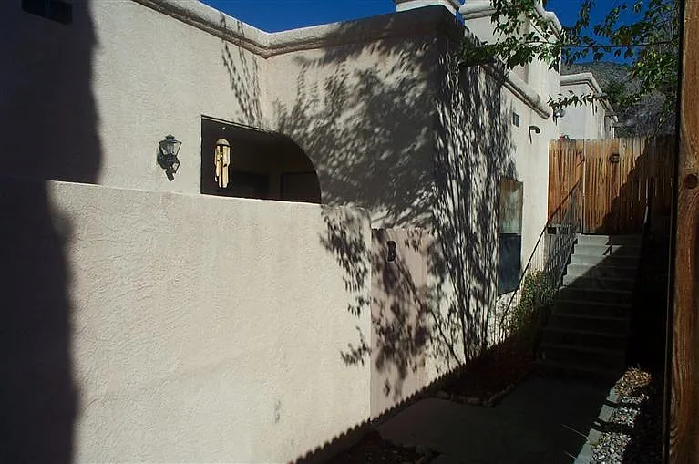 2 bed, 1.0 bath, 906 sqft, $1,125 — Photo 1