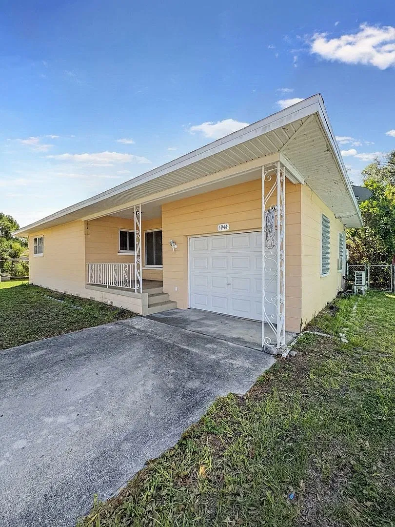 Recently Updated Gulfport Home with a Spacious, Fenced Backyard For Rent! 2bed | 1bath — Photo 2