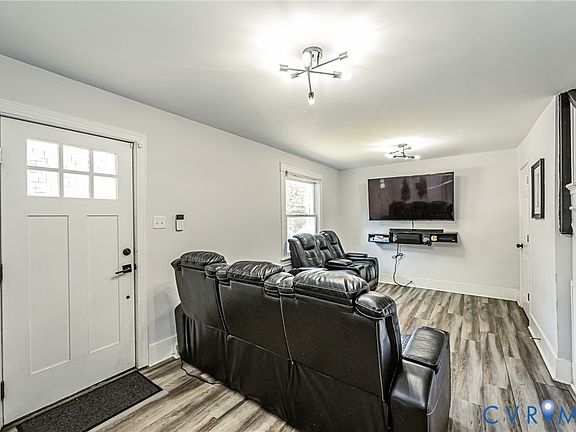 5th image of 716 E Gladstone Ave