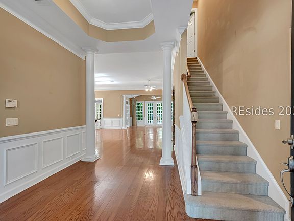 3rd image of 8 Island West Ct