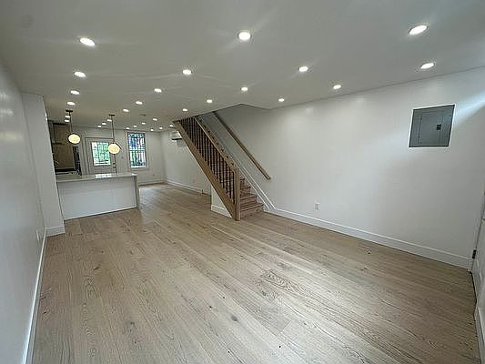 2nd image of 237A Hart St #1
