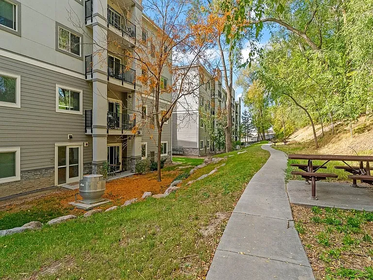 1174 E 3300 S — Photo 37