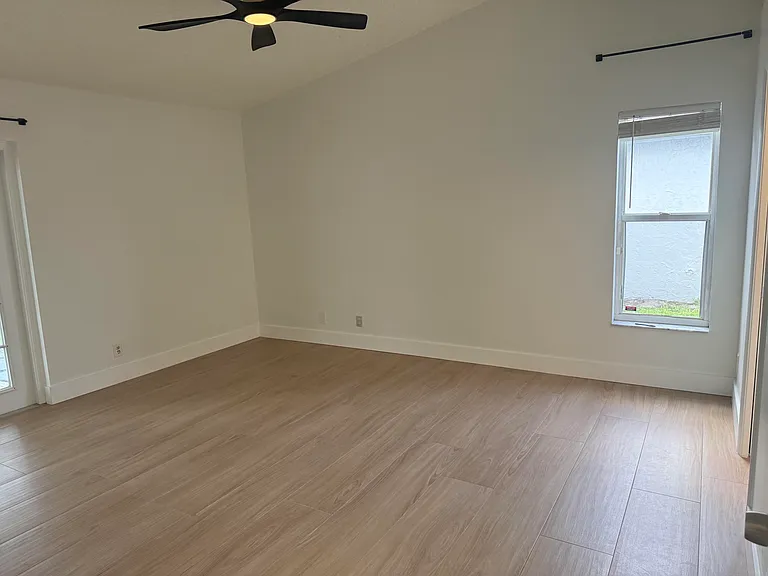 6249 Foster St — Photo 18
