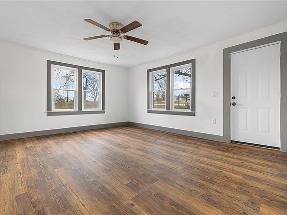 4th image of 514 S Locust St