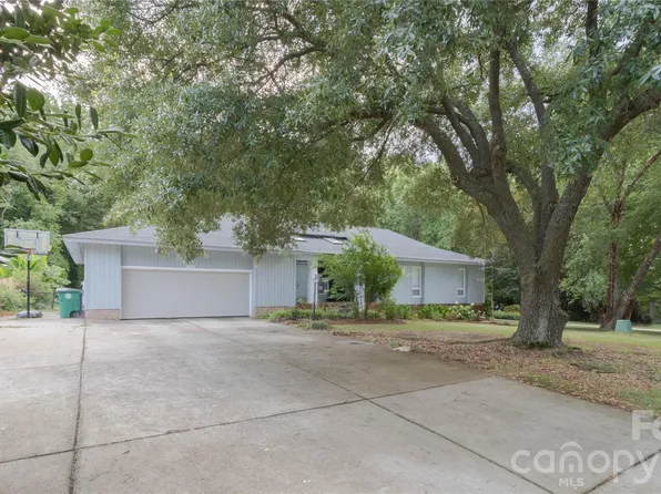 19330 Yachtman Dr, Cornelius, NC 28031