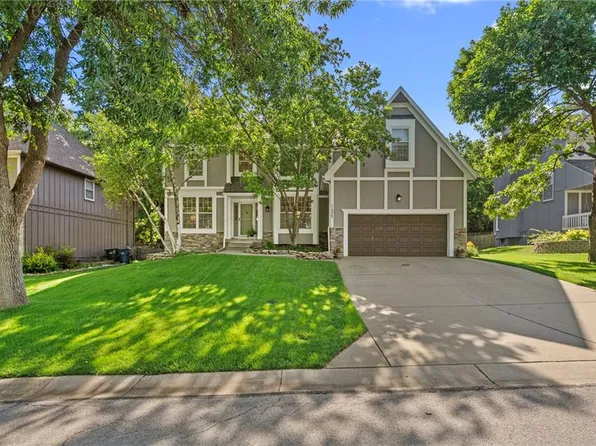 11573 S Brentwood Dr, Olathe, KS 66061