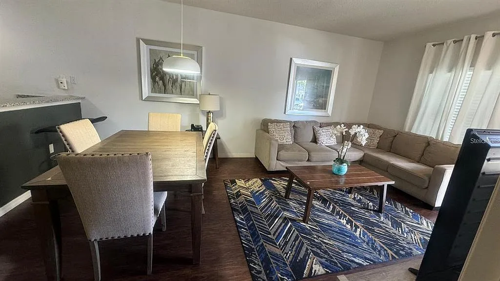 3 bed, 2.0 bath, 1300 sqft, $1,900 — Photo 3