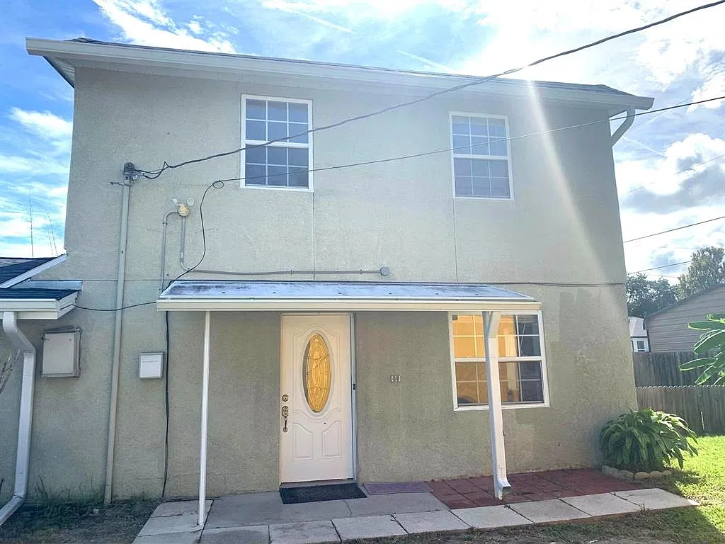 3 bed, 2.5 bath, 1500 sqft, $2,450 — Photo 2