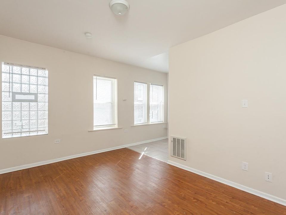 1st image of 35 N Kedzie Ave #208
