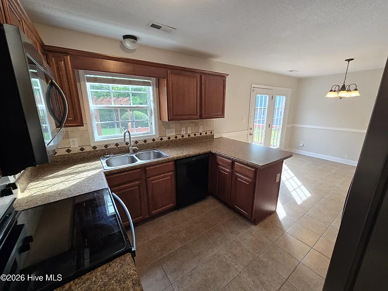 305 Cabin Cir — Photo 7