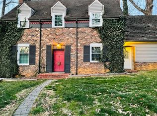 1722 N Roan St, Johnson City, TN 37601