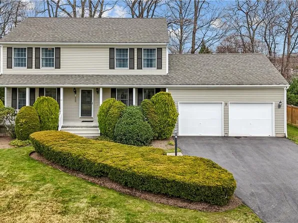 40 Bakewell Ct, Cranston, RI 02921