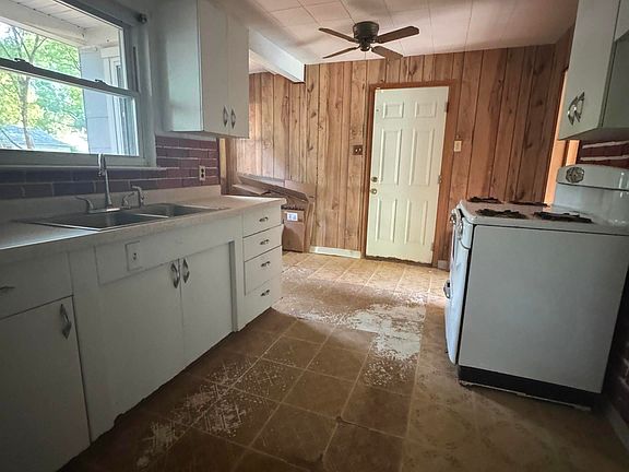 3rd image of 2321 SW 25th Dr