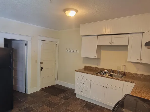 191 Center St, 191 Center St, Bangor, ME 04401