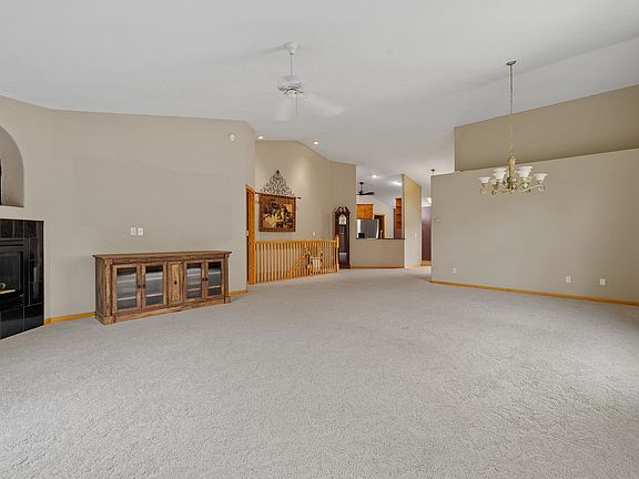 4th image of 3945 Park Dr