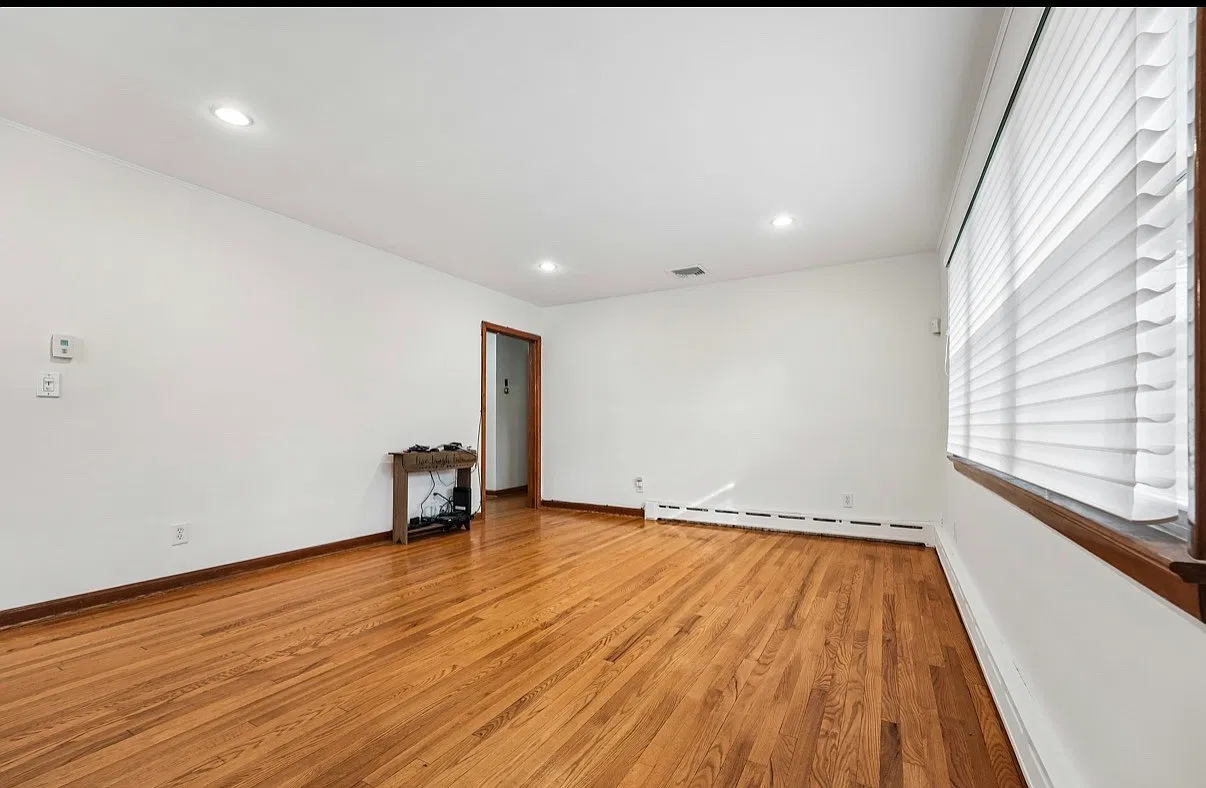 3 bed, 1.5 bath, $4,300 — Photo 4