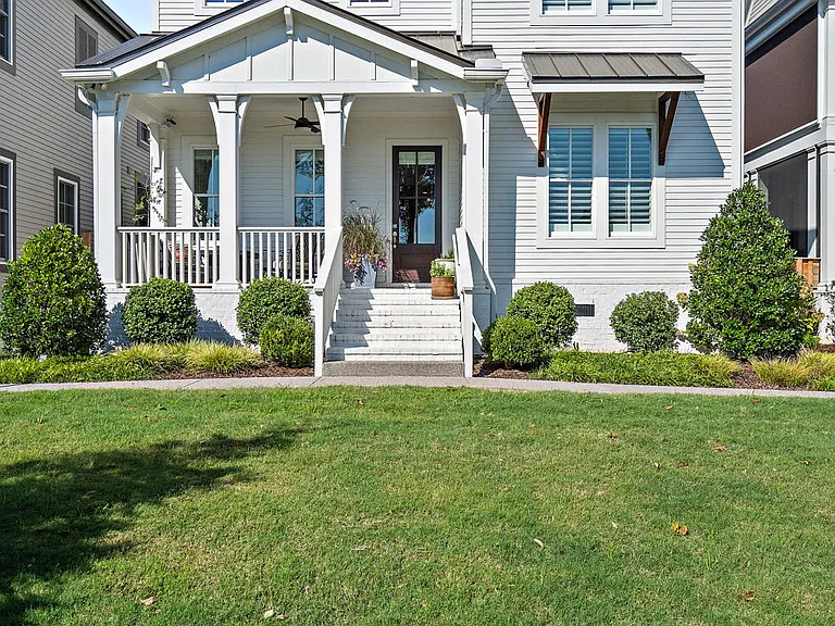 514 Hobbs Creek Dr — Photo 2