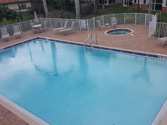 Gorgeous pool. you are looking right out at it from the condo and lanai.