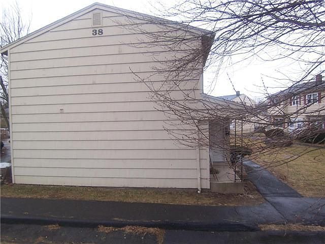 2nd image of 38 Round Tree Dr Unit 6