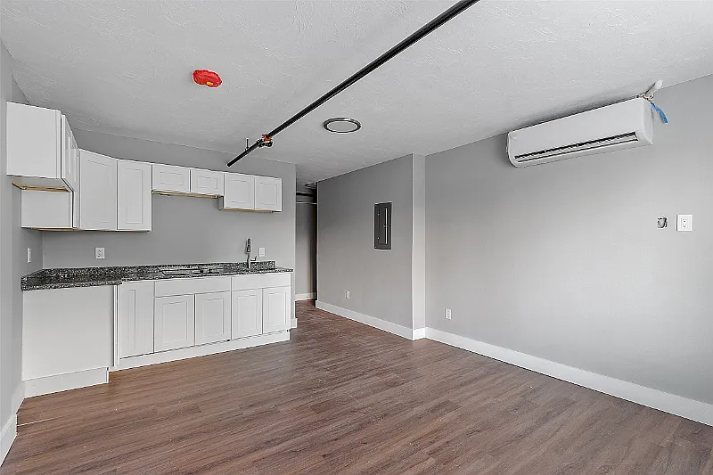 55 Manchester Street — Photo 3