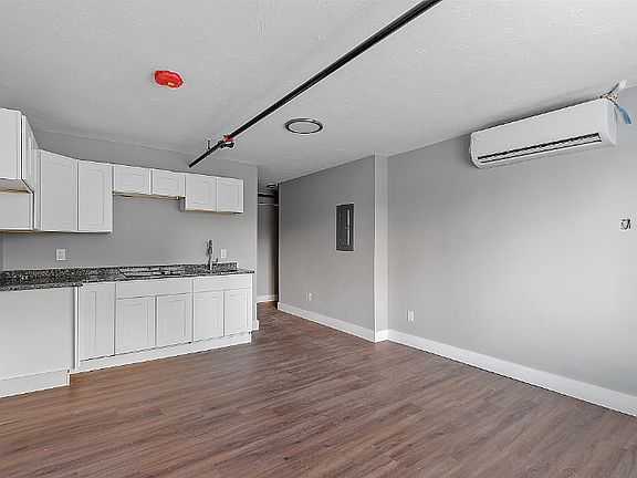 3rd image of 55 Manchester St