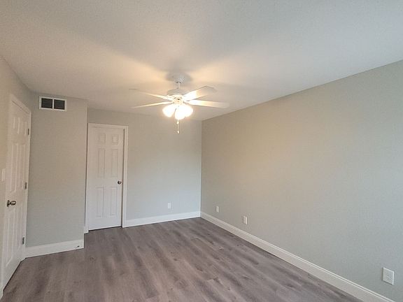 4th image of 4225 Thornbriar Ln APT O206