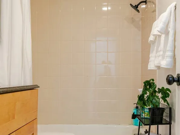 6151 Canterbury Dr Unit 305, Culver City, CA 90230