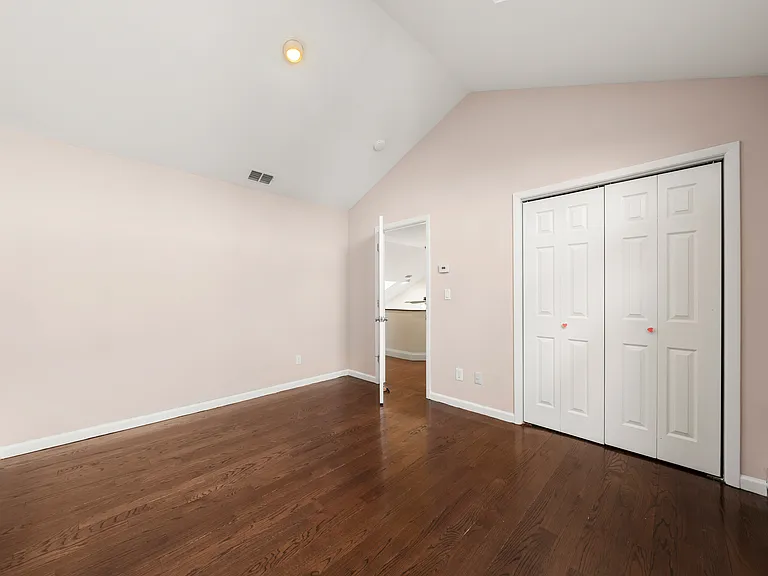 403 Dogwood Ct #403 — Photo 3