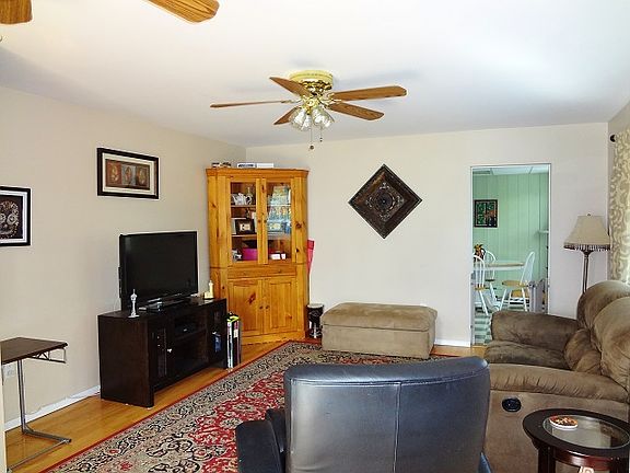 4th image of 41 Greeley Ave