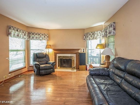 5th image of 652 White Oak Ln