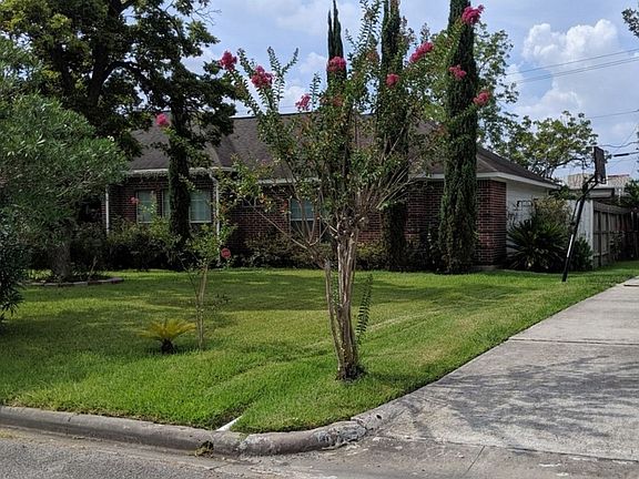 2nd image of 7801 Pecan Villas Dr