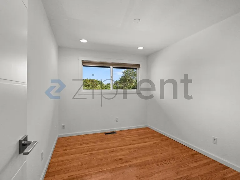 2915 Harris Pl S — Photo 12