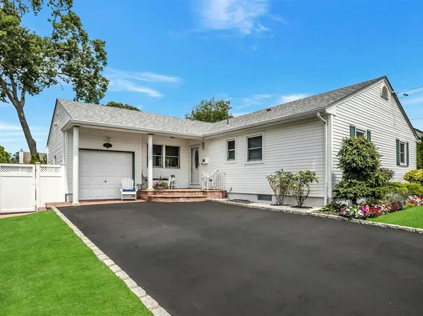 1841 N Monroe Avenue, West Islip, NY 11795
