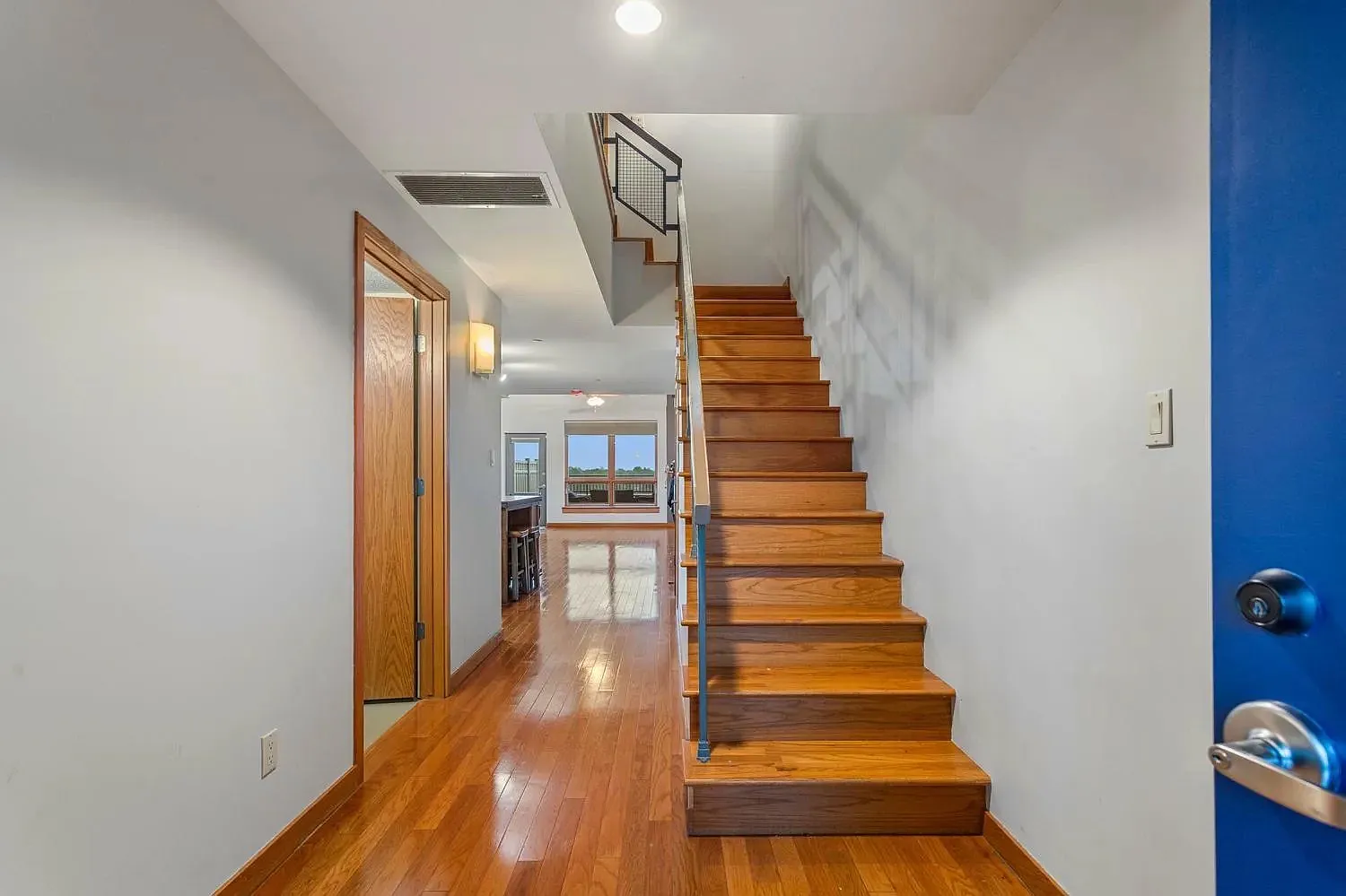 2 bed, 1336 sqft, $2,400 — Photo 4
