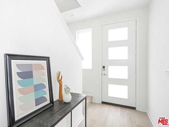 3rd image of 1118 1/2 N Avenue 56